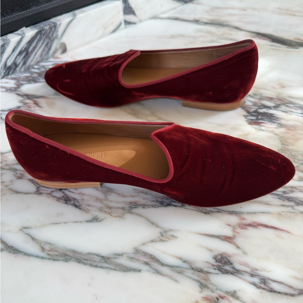 Le Monde Beryl Women's Elegant Red Velvet Loafers - Picture 6 of 12